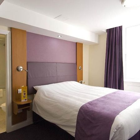 Premier Inn London Victoria Exterior photo