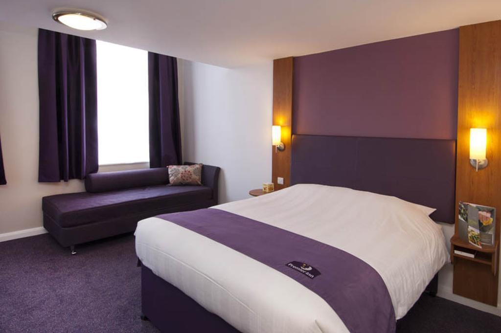 Premier Inn London Victoria Exterior photo