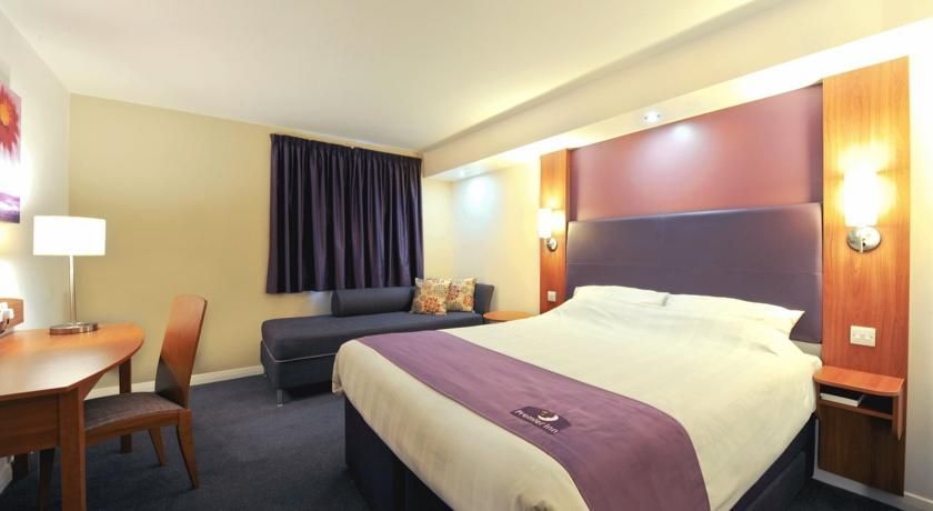 Premier Inn London Victoria Exterior photo